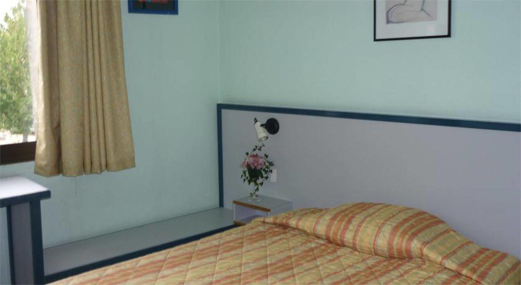 Hotel Entre 2 Mers Proche Bordeaux Carbon-Blanc Esterno foto
