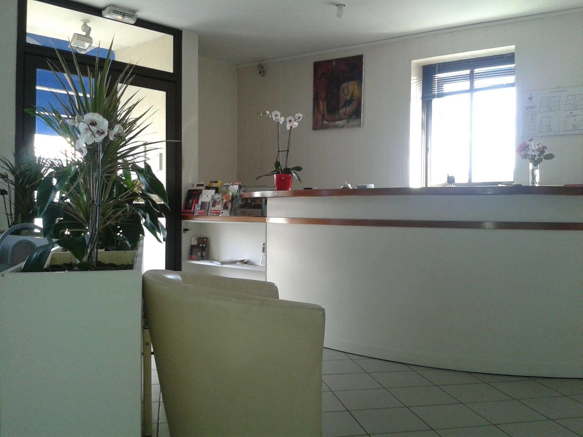 Hotel Entre 2 Mers Proche Bordeaux Carbon-Blanc Esterno foto
