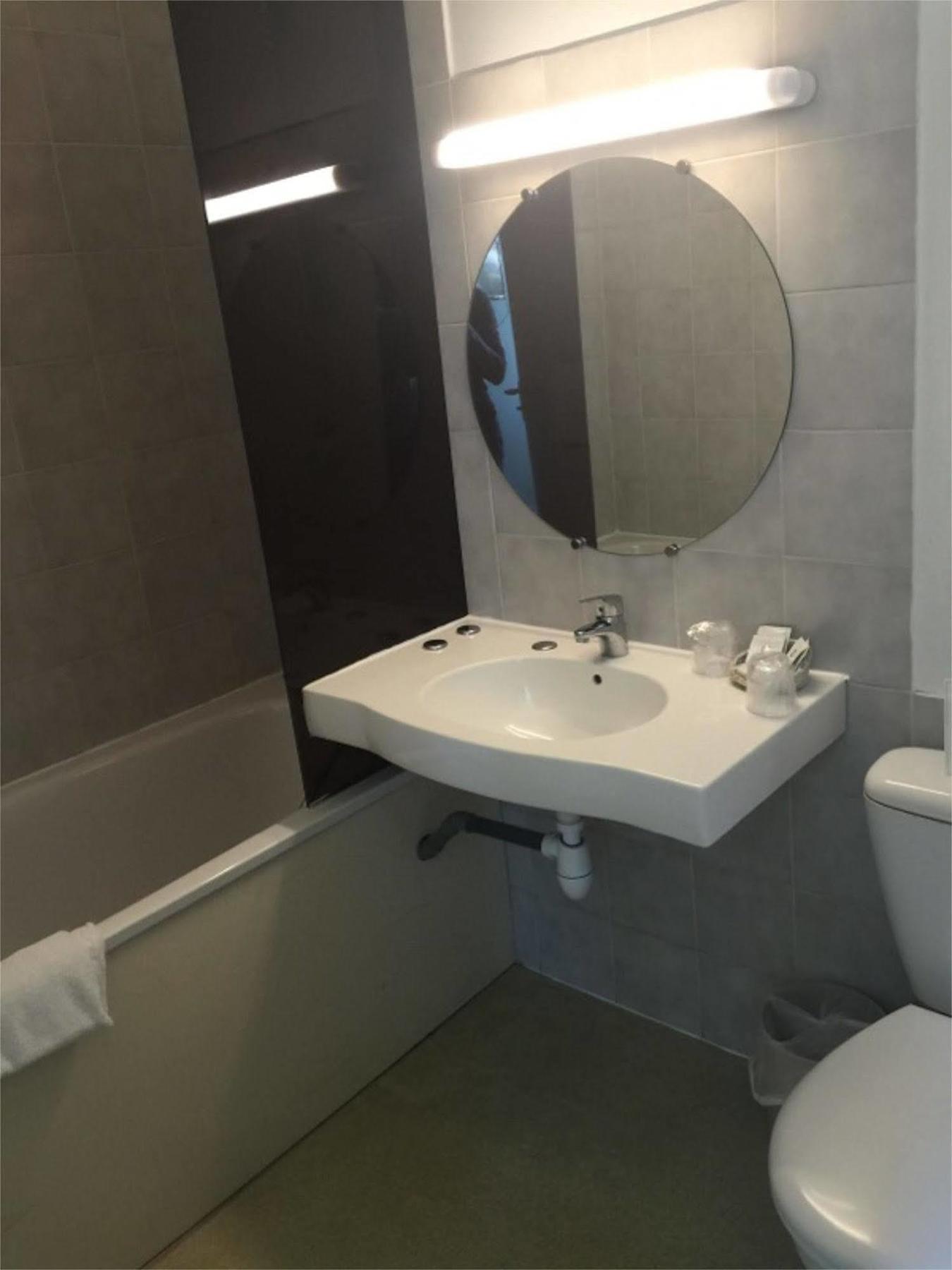 Hotel Entre 2 Mers Proche Bordeaux Carbon-Blanc Esterno foto